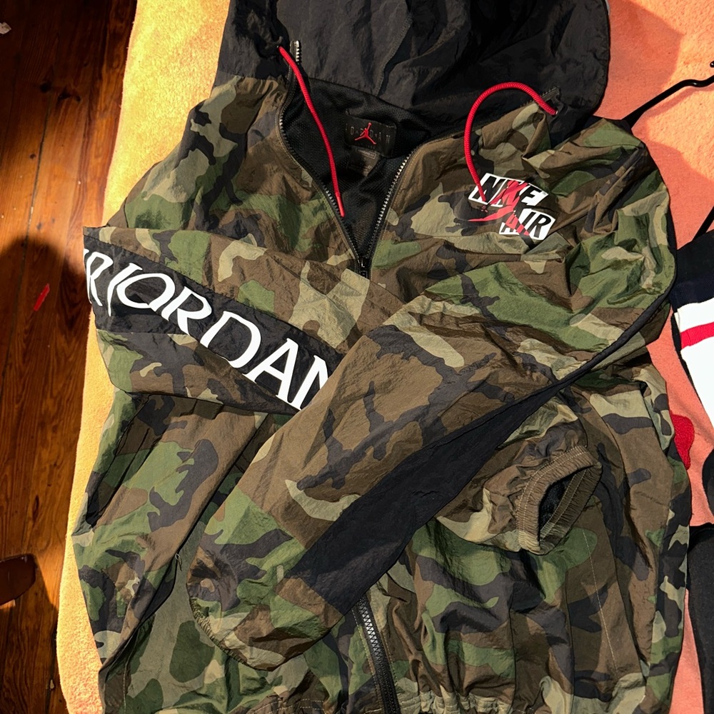 NIKE AIR JORDAN camo windbreaker. Men’s XL. LIKE NEW
